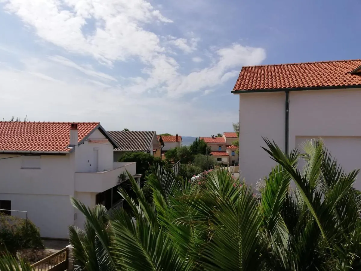 Cozy Apartment Tuka 4 Near The Beach Vir 0*,