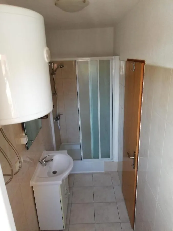 Cozy Apartment Tuka 4 Near The Beach Vir Croatia