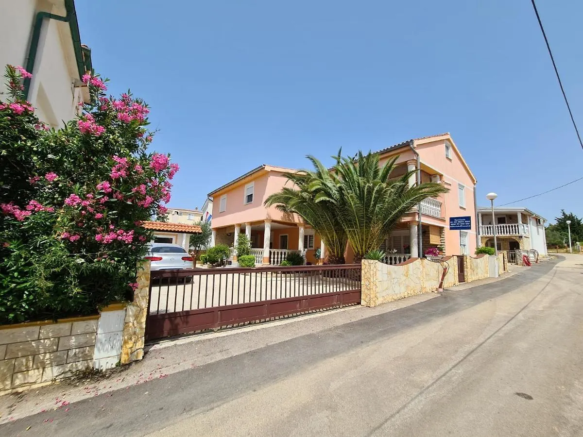 Cozy Apartment Tuka 4 Near The Beach Vir